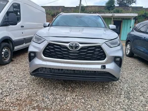Toyota Highlander 2023 Silver