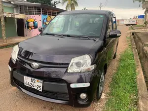 Toyota Sienta 2015 Beige