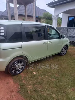 Toyota Sienta 2010