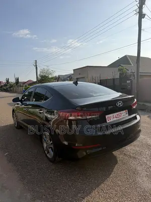 Hyundai Elantra Limited Sedan FWD (2.0L 4cyl 6A) 2017 Black