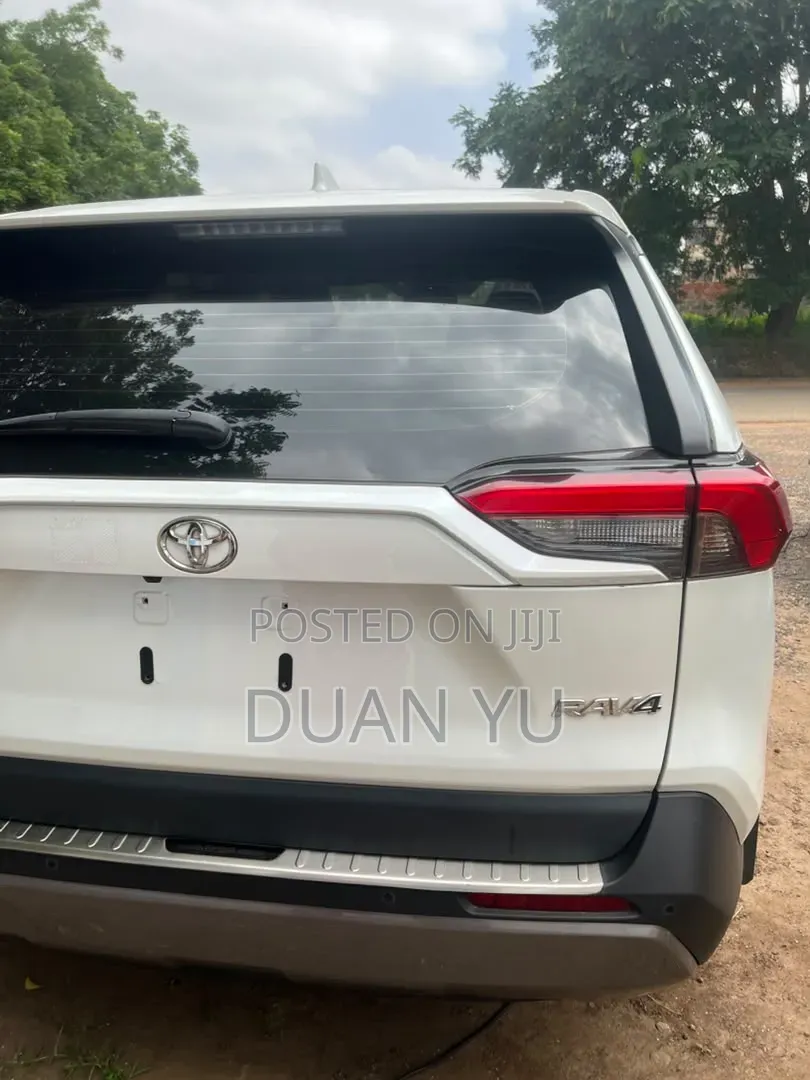 Toyota RAV4 2023 White