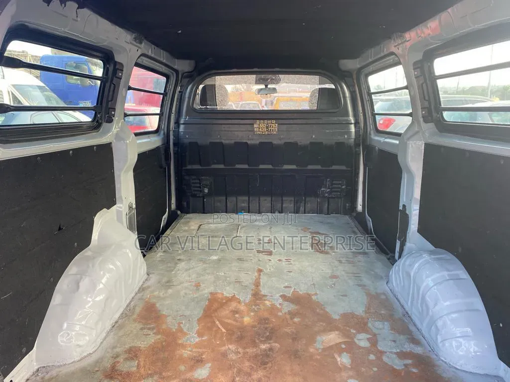 Hyundai H1 2010 Silver