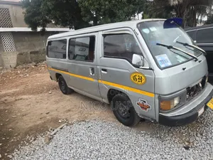 Nissan Caravan (Urvan) 1999 Silver