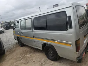 Nissan Caravan (Urvan) 1999 Silver