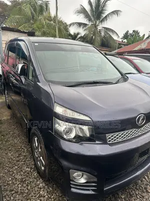 Toyota Voxy V 2WD 8-Seater 2011 Gray
