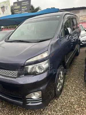 Toyota Voxy V 2WD 8-Seater 2011 Gray