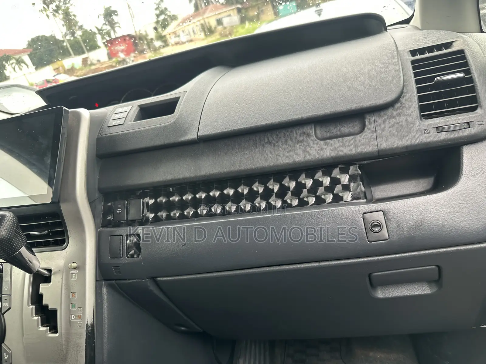 Toyota Voxy V 2WD 8-Seater 2011 Gray