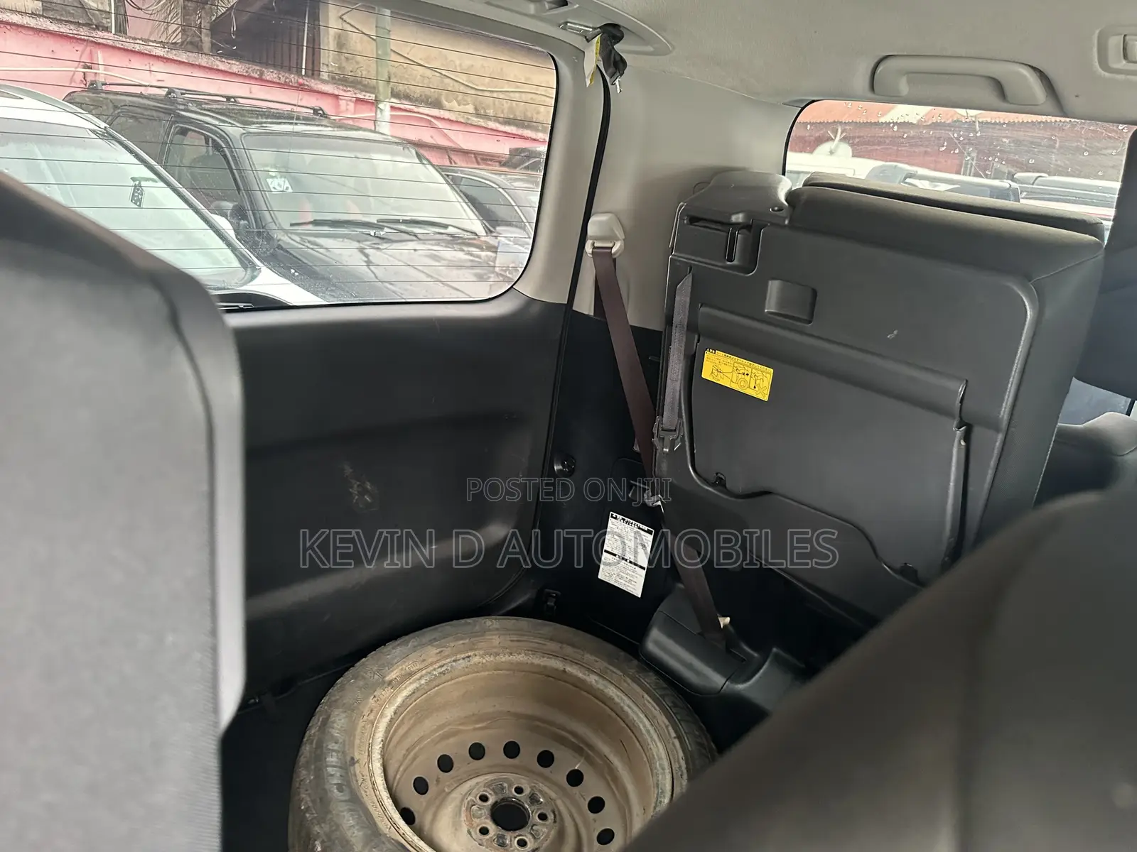 Toyota Voxy V 2WD 8-Seater 2011 Gray