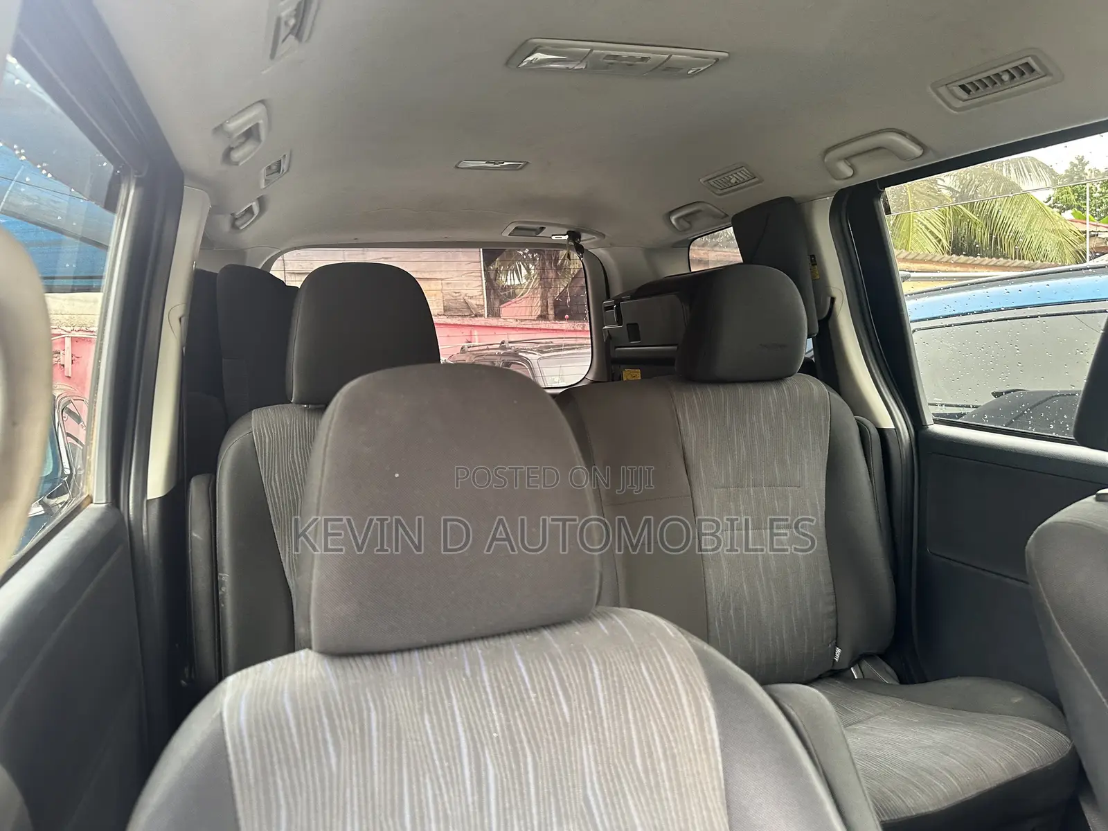 Toyota Voxy V 2WD 8-Seater 2011 Gray