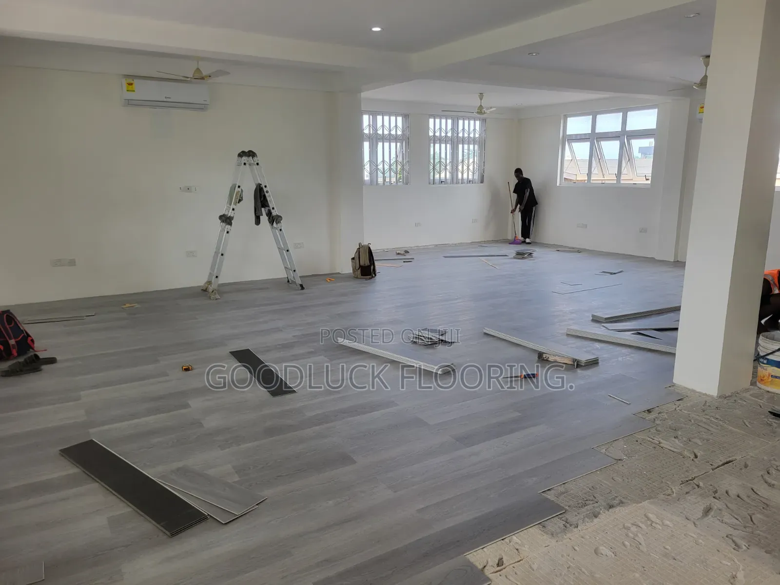 Spc(Stone Plastic Composite) Floor Installer.