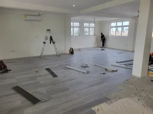 Spc(Stone Plastic Composite) Floor Installer.