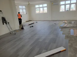 Spc(Stone Plastic Composite) Floor Installer.