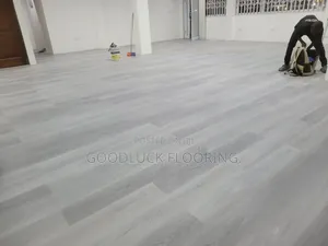 Spc(Stone Plastic Composite) Floor Installer.