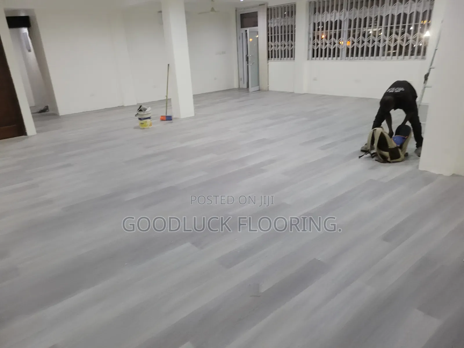Spc(Stone Plastic Composite) Floor Installer.