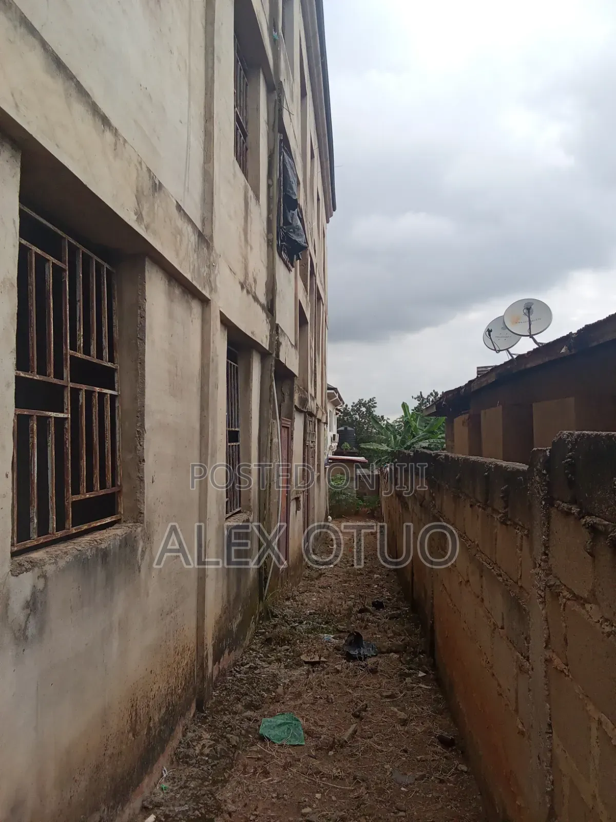 12bdrm House in Alex Otuo Properties, Atwima Nwabiagya for sale