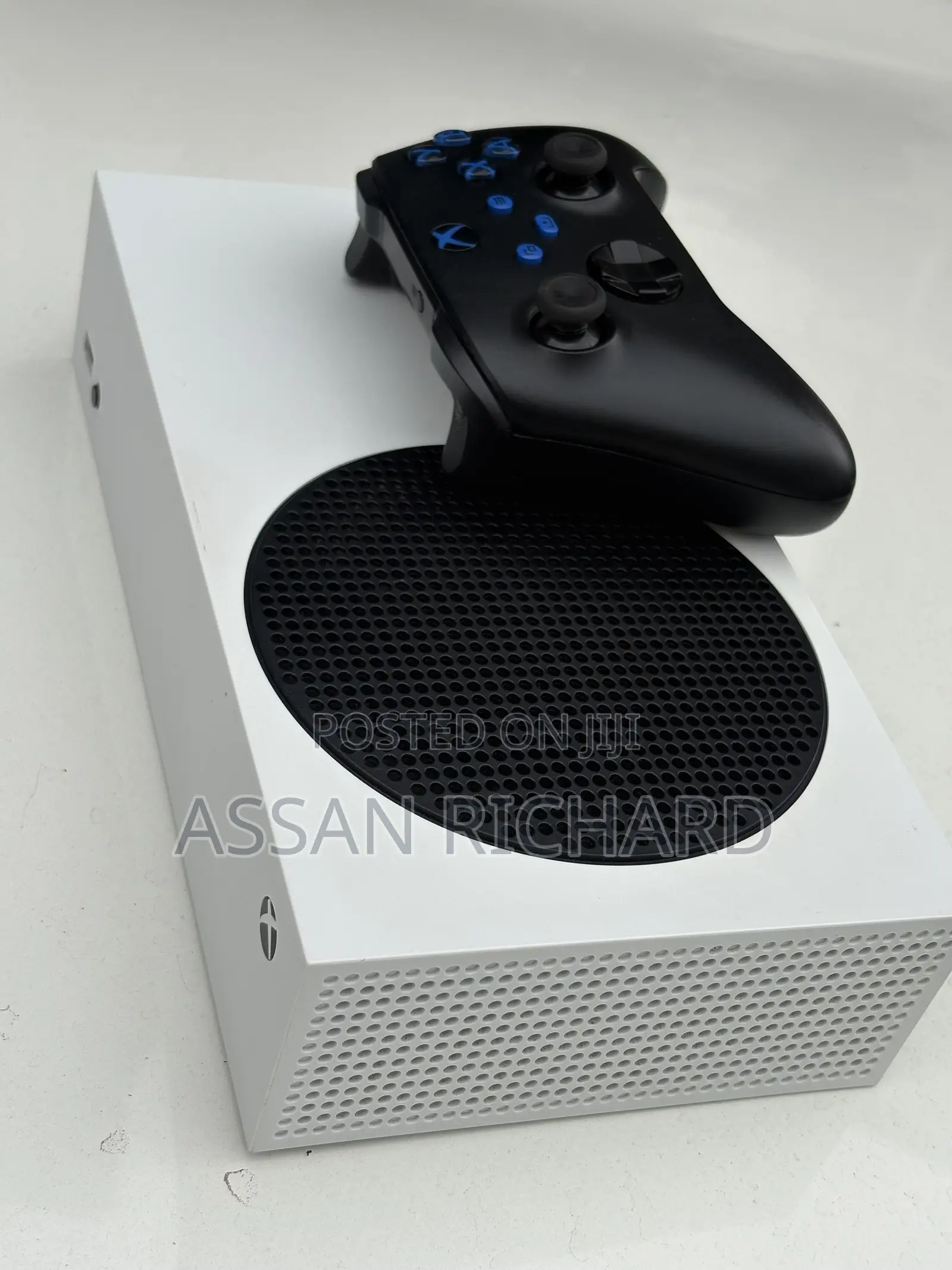Xbox Series S Available on the Low Price.