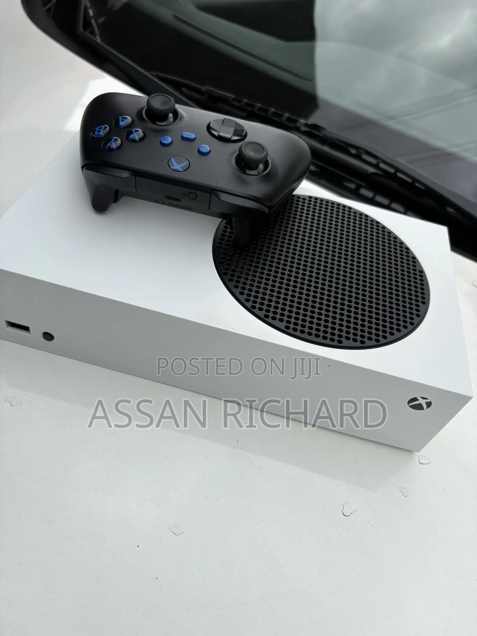 Xbox Series S Available on the Low Price.