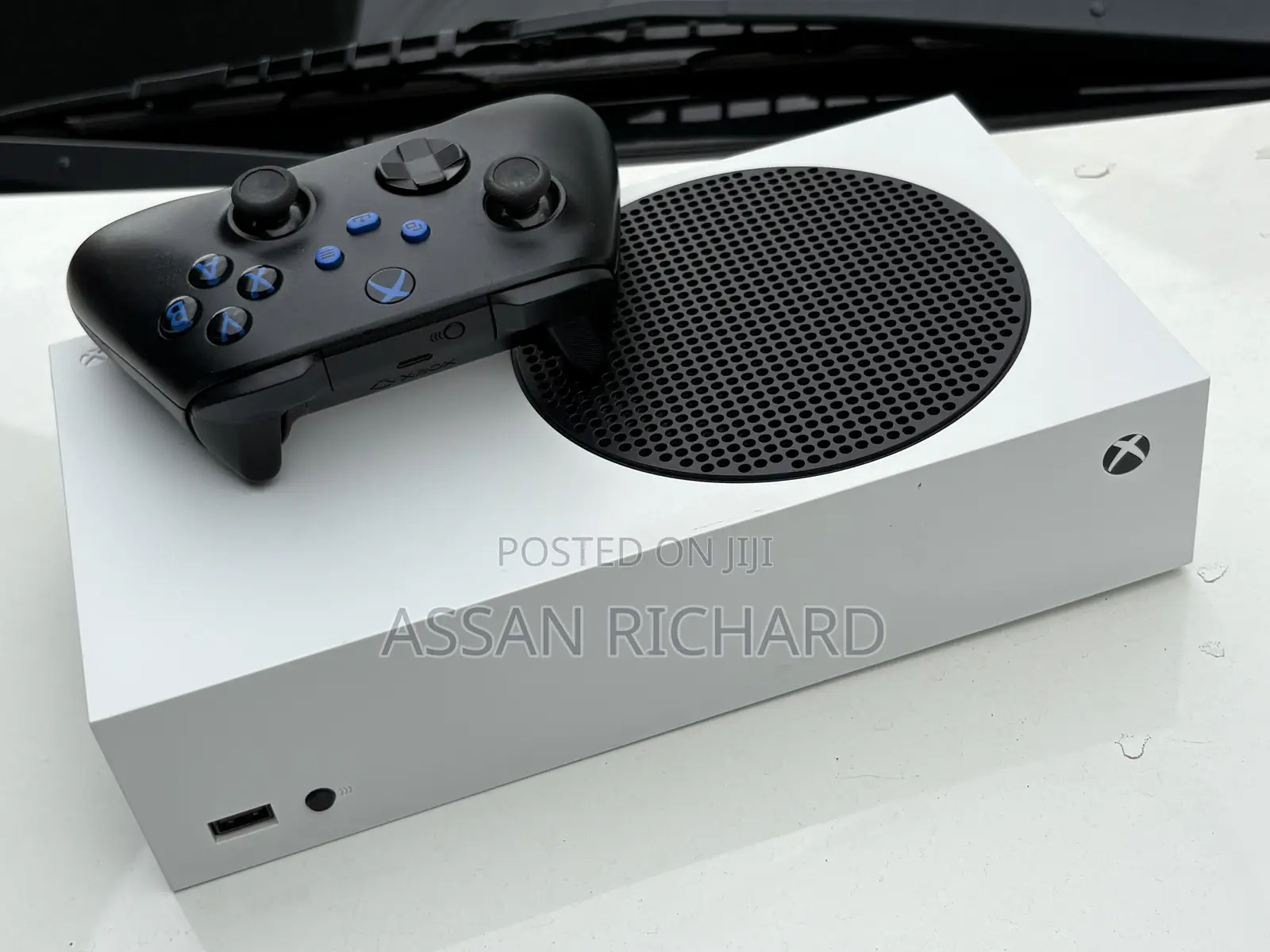 Xbox Series S Available on the Low Price.