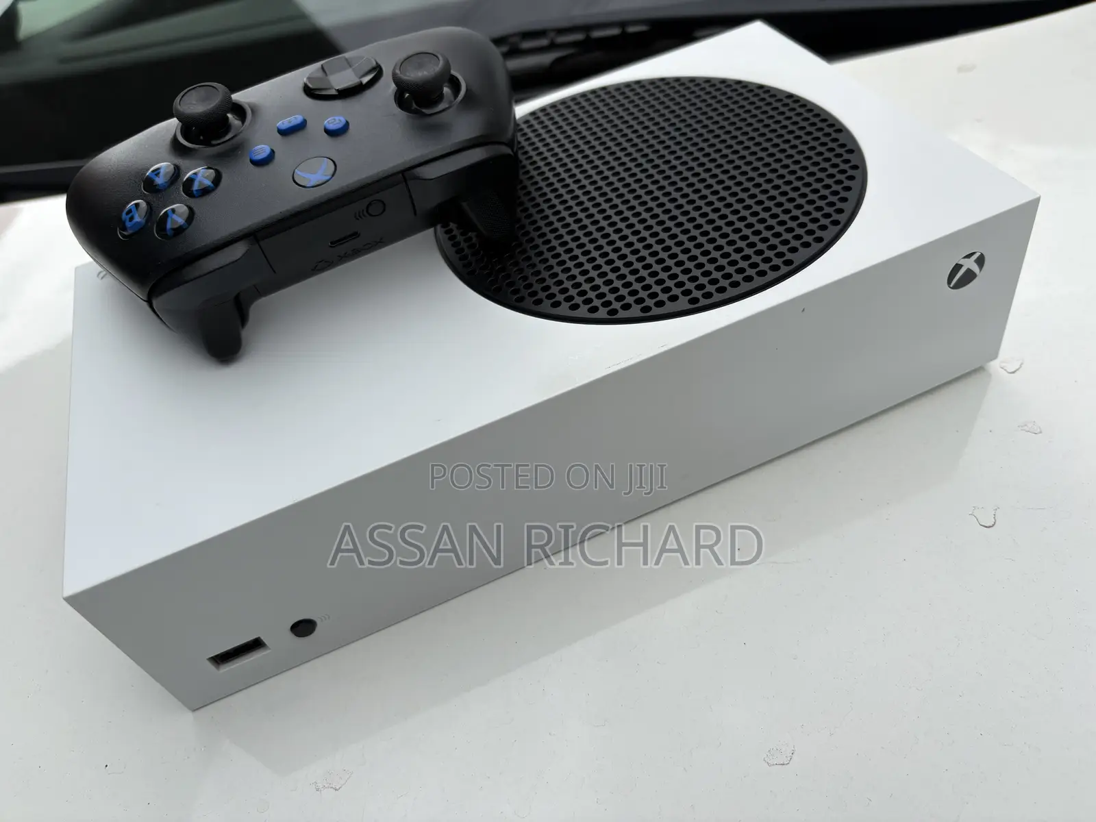 Xbox Series S Available on the Low Price.