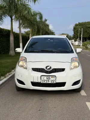 Toyota Vitz 1.5 FWD 5dr 2010 White