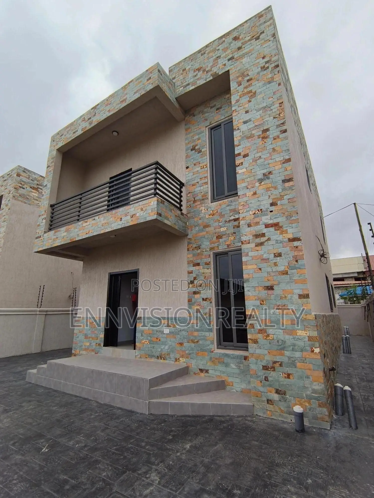 2bdrm Townhouse/Terrace in Post Office Area for sale
