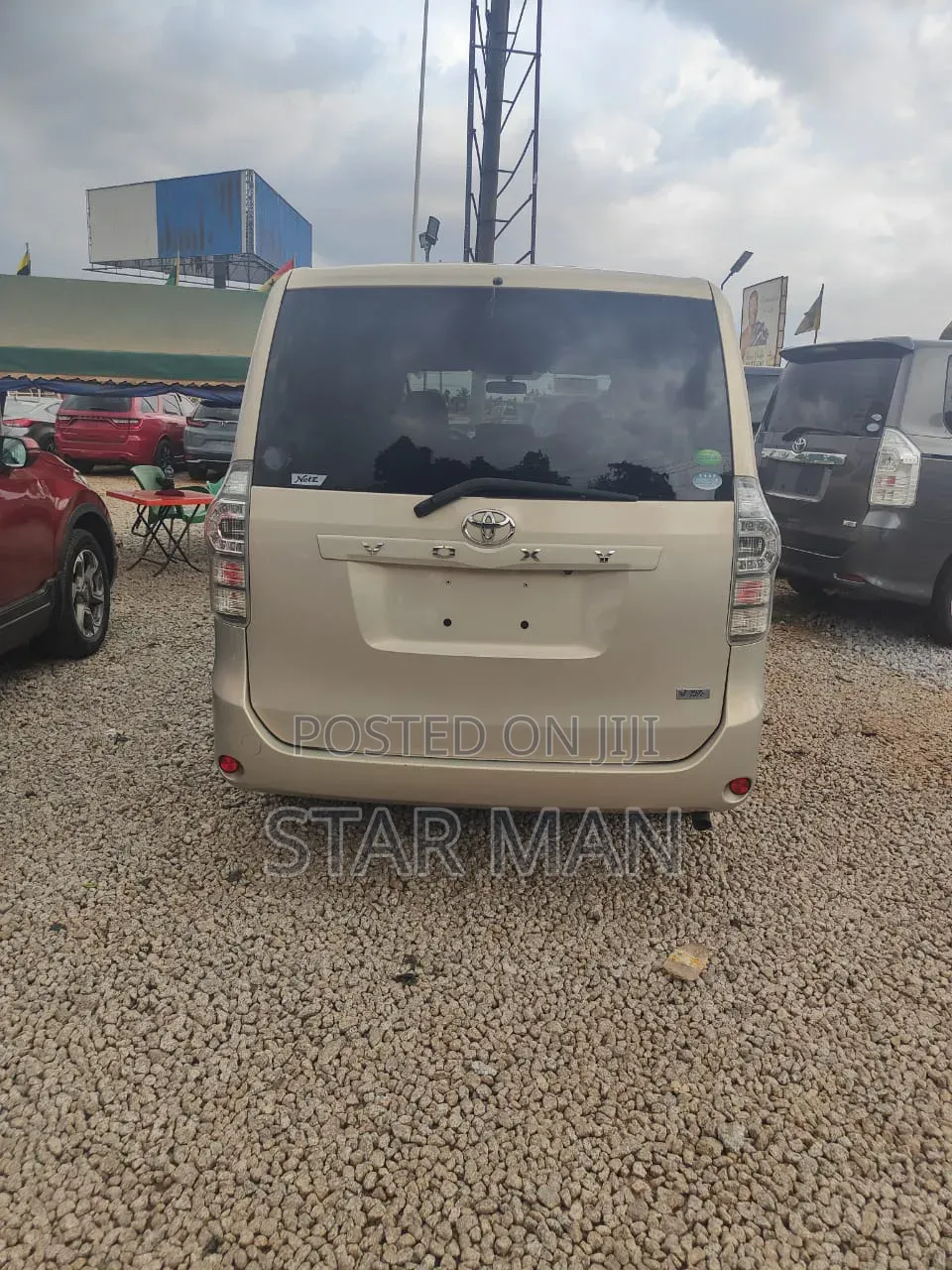 Toyota Voxy 2013 Gold