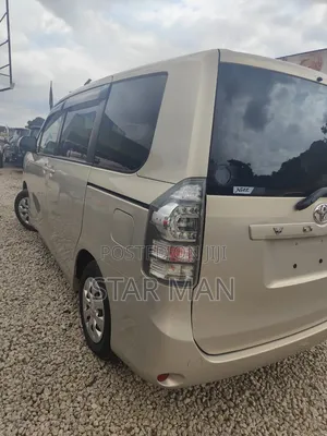 Toyota Voxy 2013 Gold