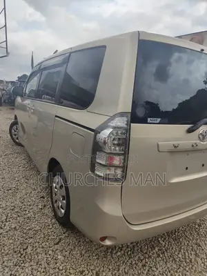 Toyota Voxy 2013 Gold