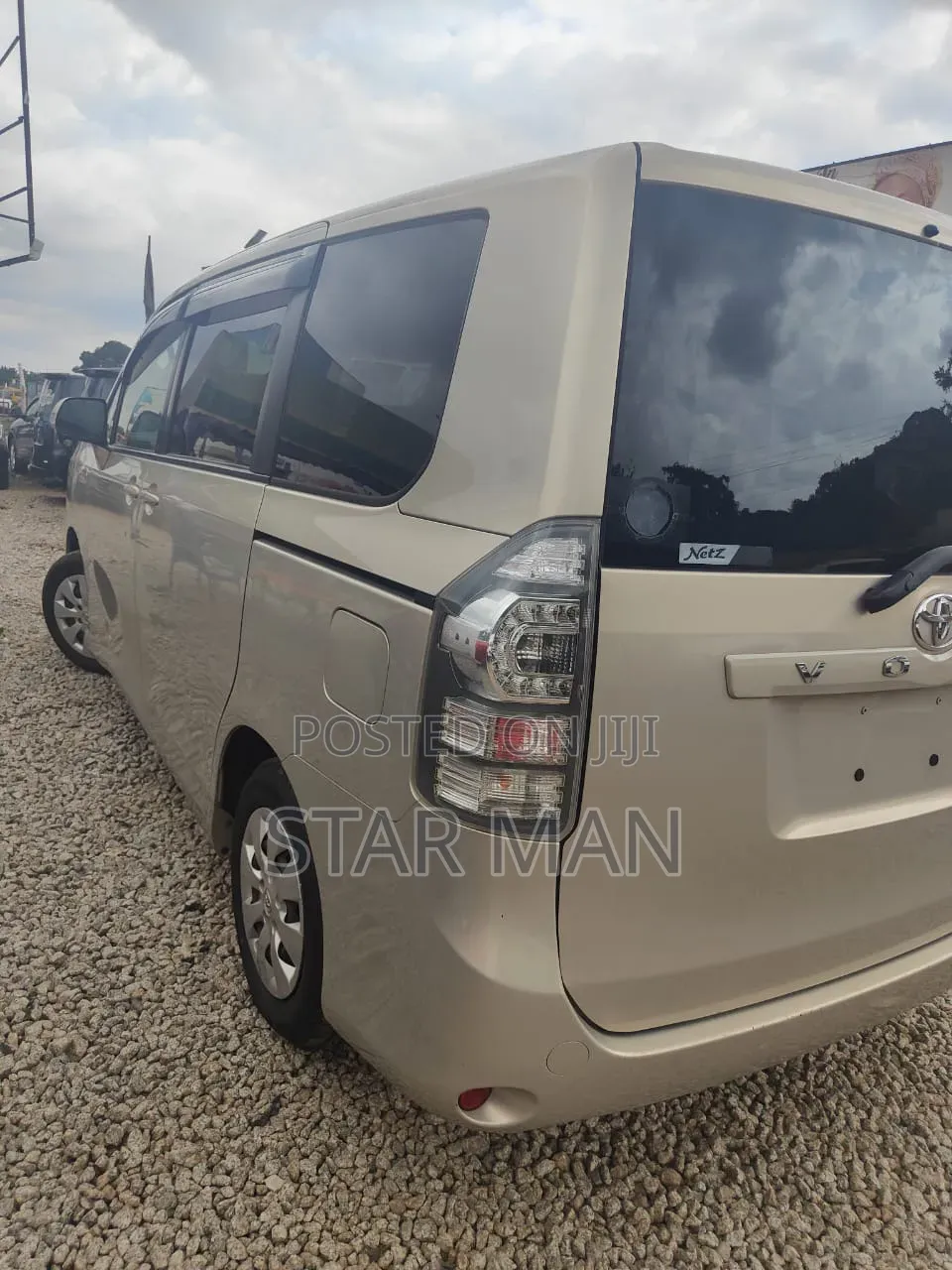 Toyota Voxy 2013 Gold