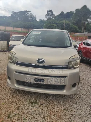 Toyota Voxy 2013 Gold