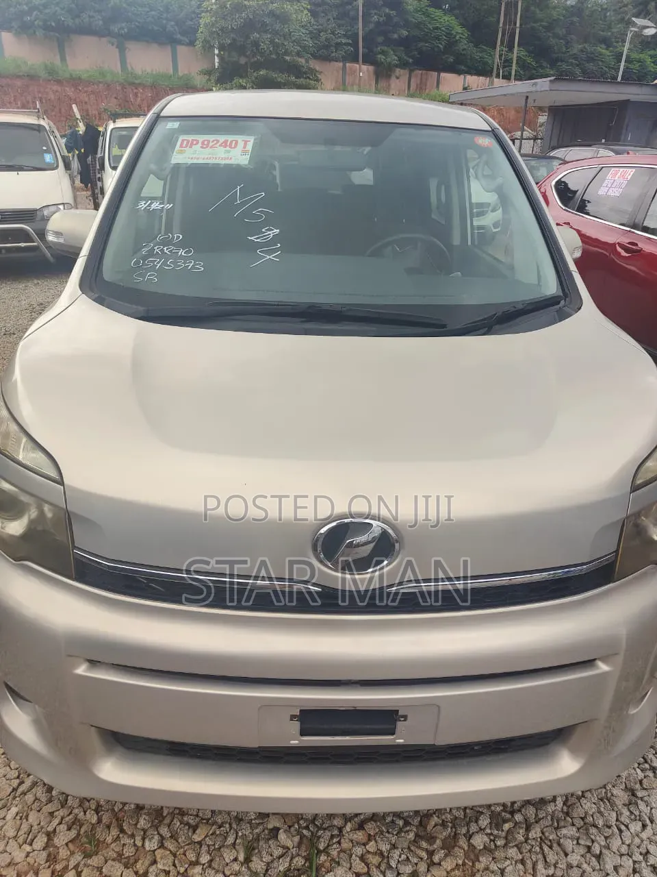 Toyota Voxy 2013 Gold
