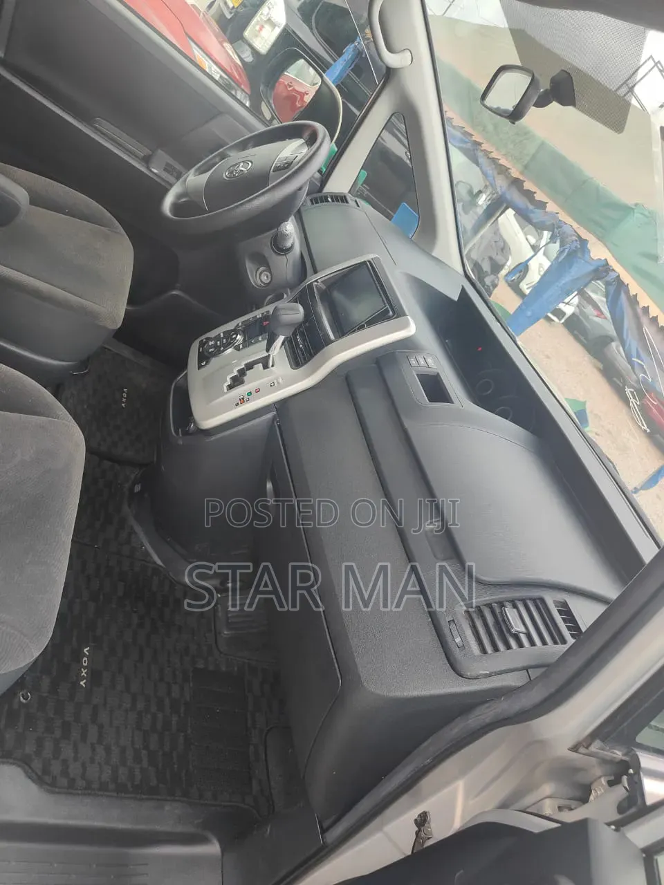 Toyota Voxy 2013 Gold