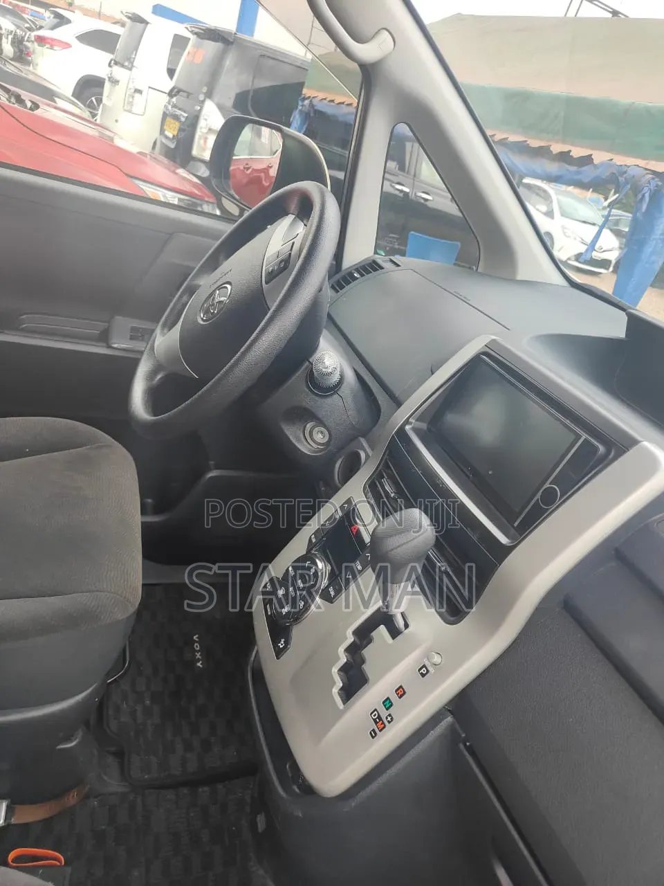 Toyota Voxy 2013 Gold
