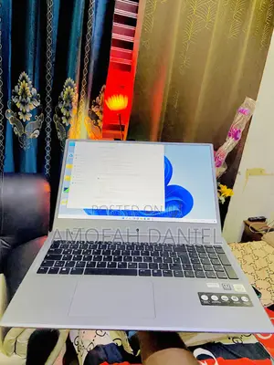 Laptop Medion Erazer X7851 8GB Intel Core i5 HDD+SSD 256GB