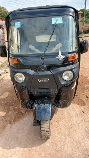 Bajaj RE 2025 Black