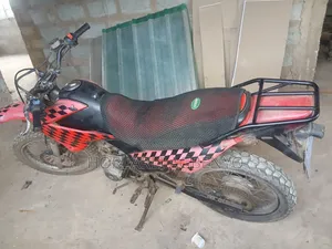 Honda XL 125 2016 Red