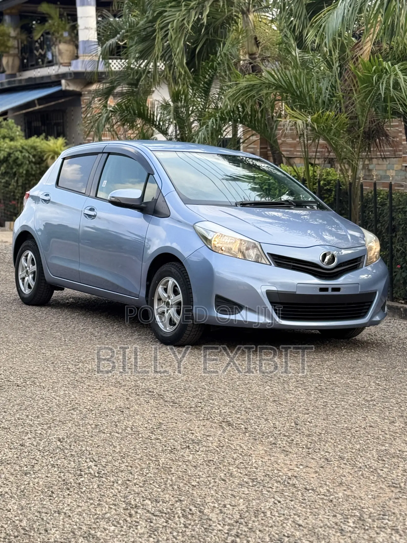 Toyota Vitz 1.3 AWD 5dr 2012 Blue