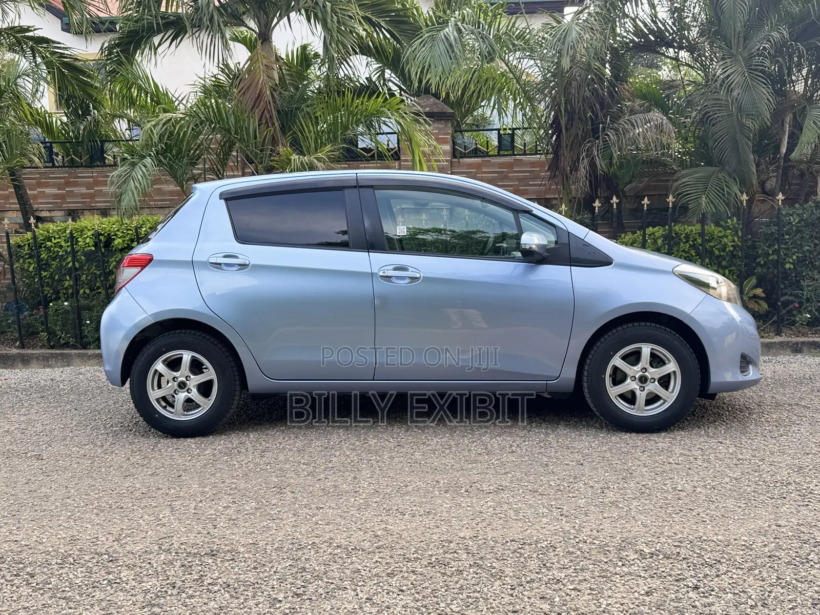 Toyota Vitz 1.3 AWD 5dr 2012 Blue