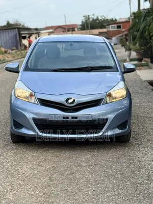 Toyota Vitz 1.3 AWD 5dr 2012 Blue