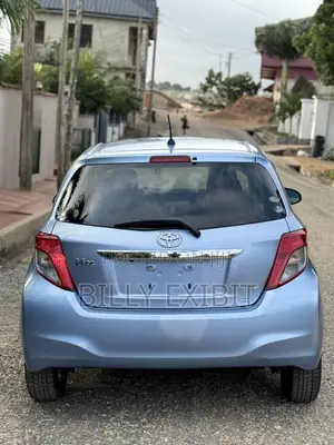 Toyota Vitz 1.3 AWD 5dr 2012 Blue