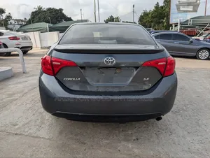 Toyota Corolla SE (1.8L 4cyl 2A) 2018 Gray