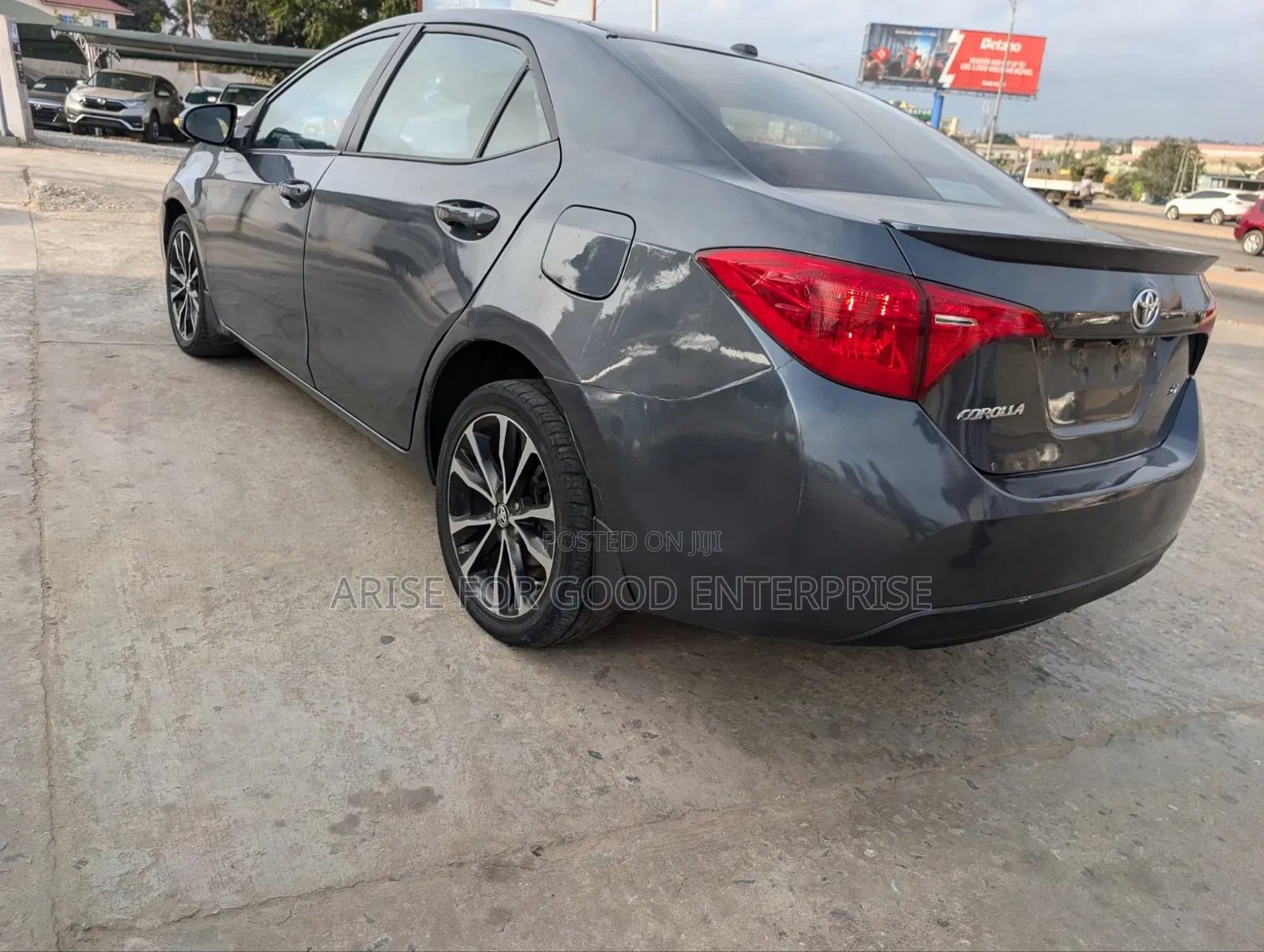 Toyota Corolla SE (1.8L 4cyl 2A) 2018 Gray