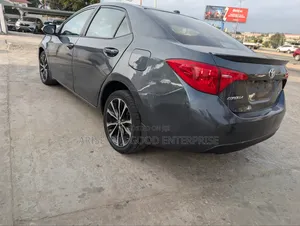 Toyota Corolla SE (1.8L 4cyl 2A) 2018 Gray
