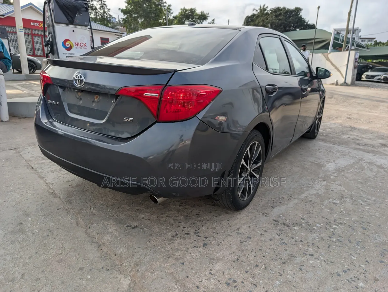 Toyota Corolla SE (1.8L 4cyl 2A) 2018 Gray