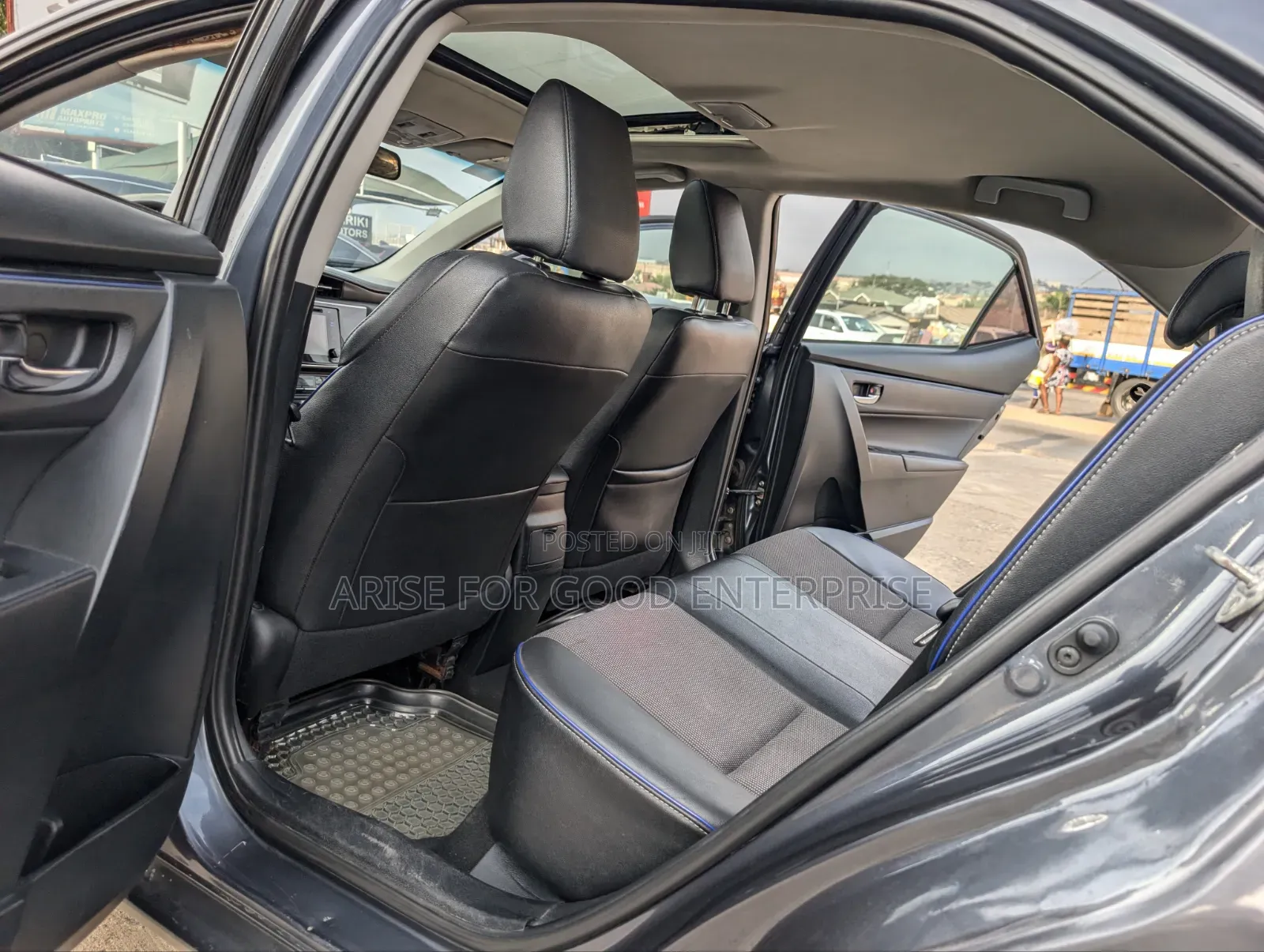 Toyota Corolla SE (1.8L 4cyl 2A) 2018 Gray