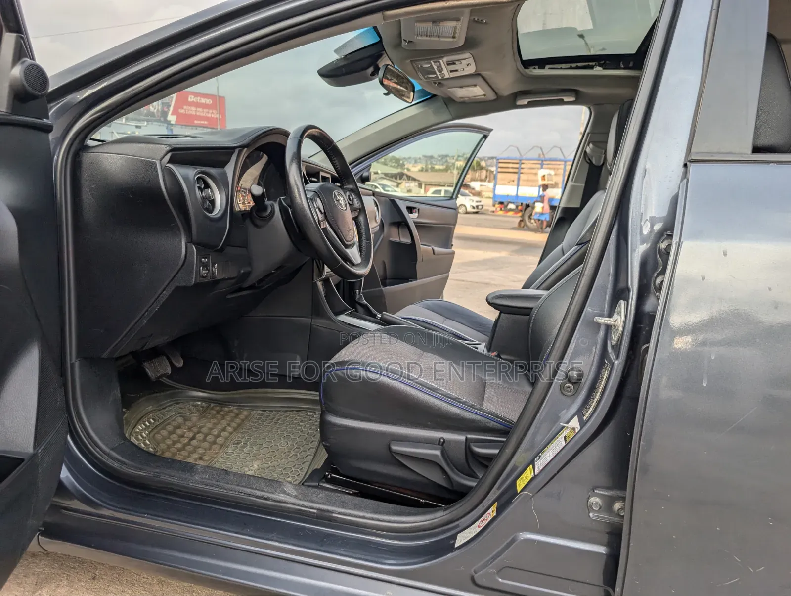 Toyota Corolla SE (1.8L 4cyl 2A) 2018 Gray