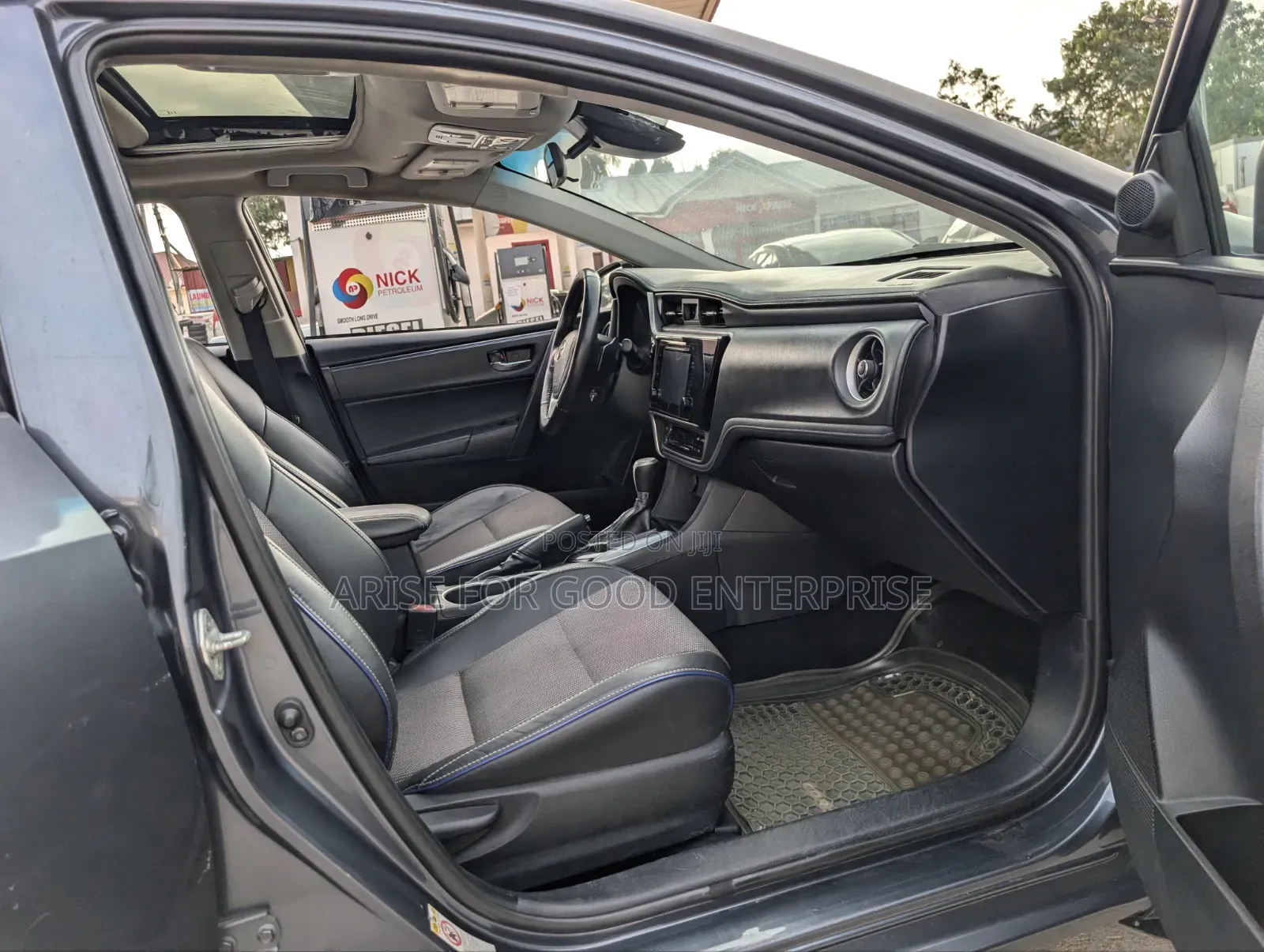 Toyota Corolla SE (1.8L 4cyl 2A) 2018 Gray