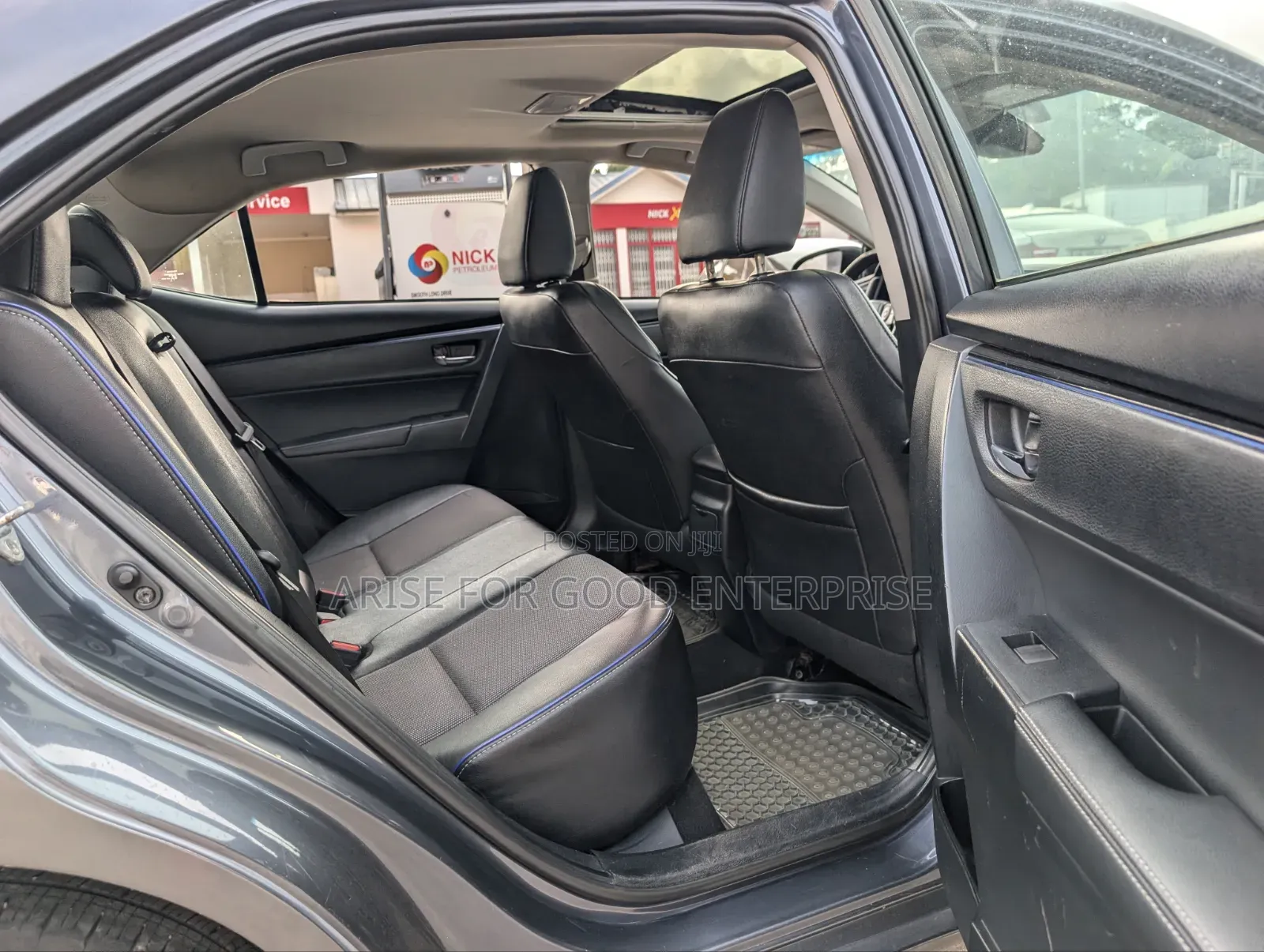Toyota Corolla SE (1.8L 4cyl 2A) 2018 Gray