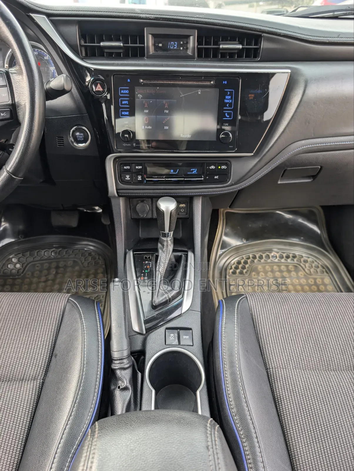Toyota Corolla SE (1.8L 4cyl 2A) 2018 Gray