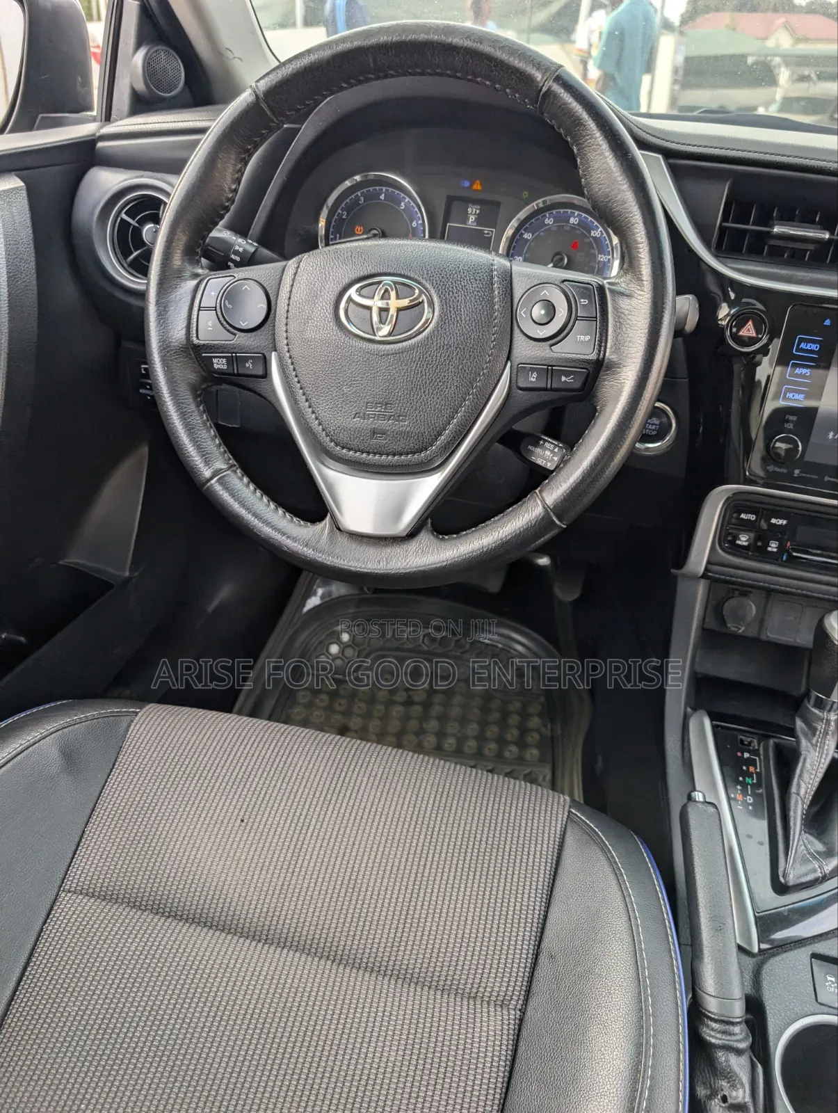 Toyota Corolla SE (1.8L 4cyl 2A) 2018 Gray